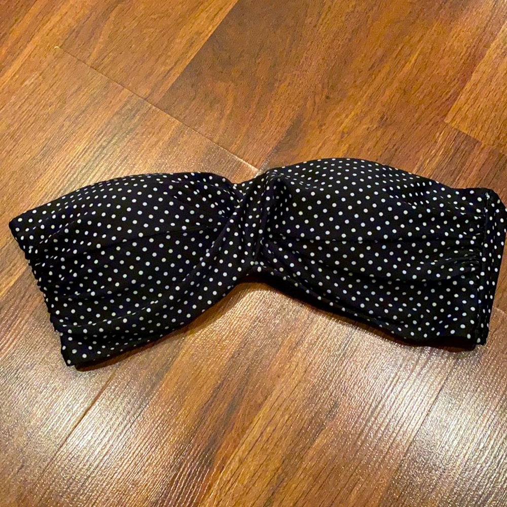 Reduced shipping✨Polka dot bikini top 🖤🤍
